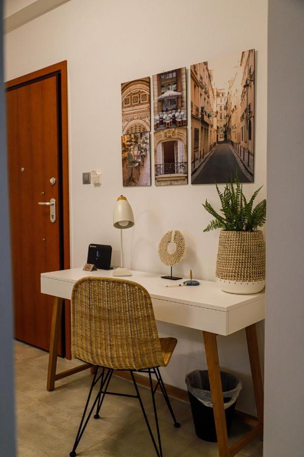 Newly Renovated Apartment 7 Min Walk From Acropolis Афины Экстерьер фото