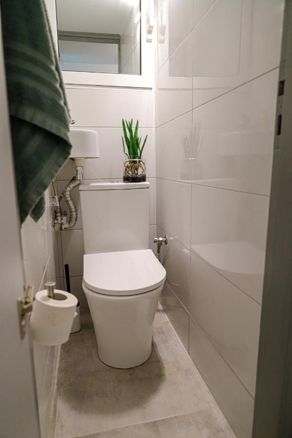 Newly Renovated Apartment 7 Min Walk From Acropolis Афины Экстерьер фото