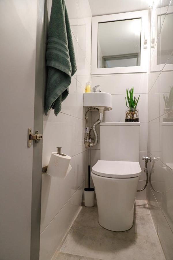 Newly Renovated Apartment 7 Min Walk From Acropolis Афины Экстерьер фото